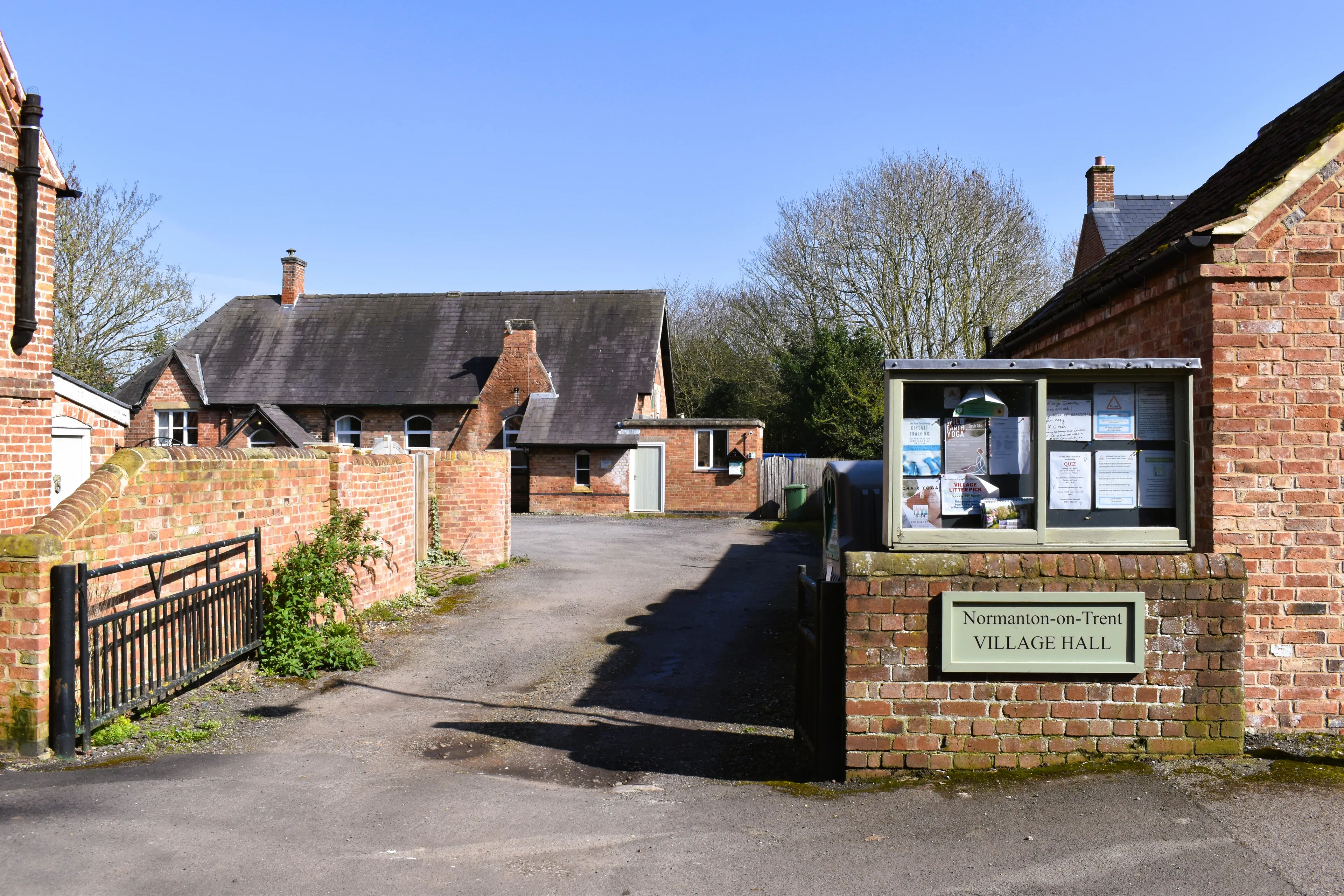 https://mr1.homeflow-assets.co.uk/files/media/image/0000/0000/8274536d8b7b94bc762166ebc45bc337/1norm.JPG