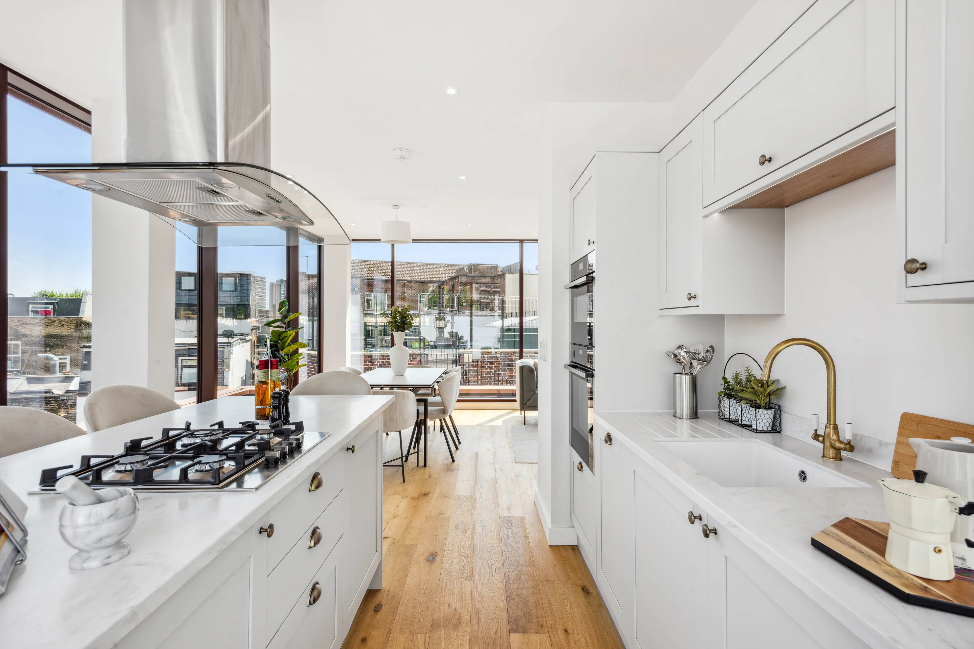 https://mr1.homeflow-assets.co.uk/files/media/image/0000/0000/a7b80a8420258de585232a6e62c7ff7f/Kitchen.jpg