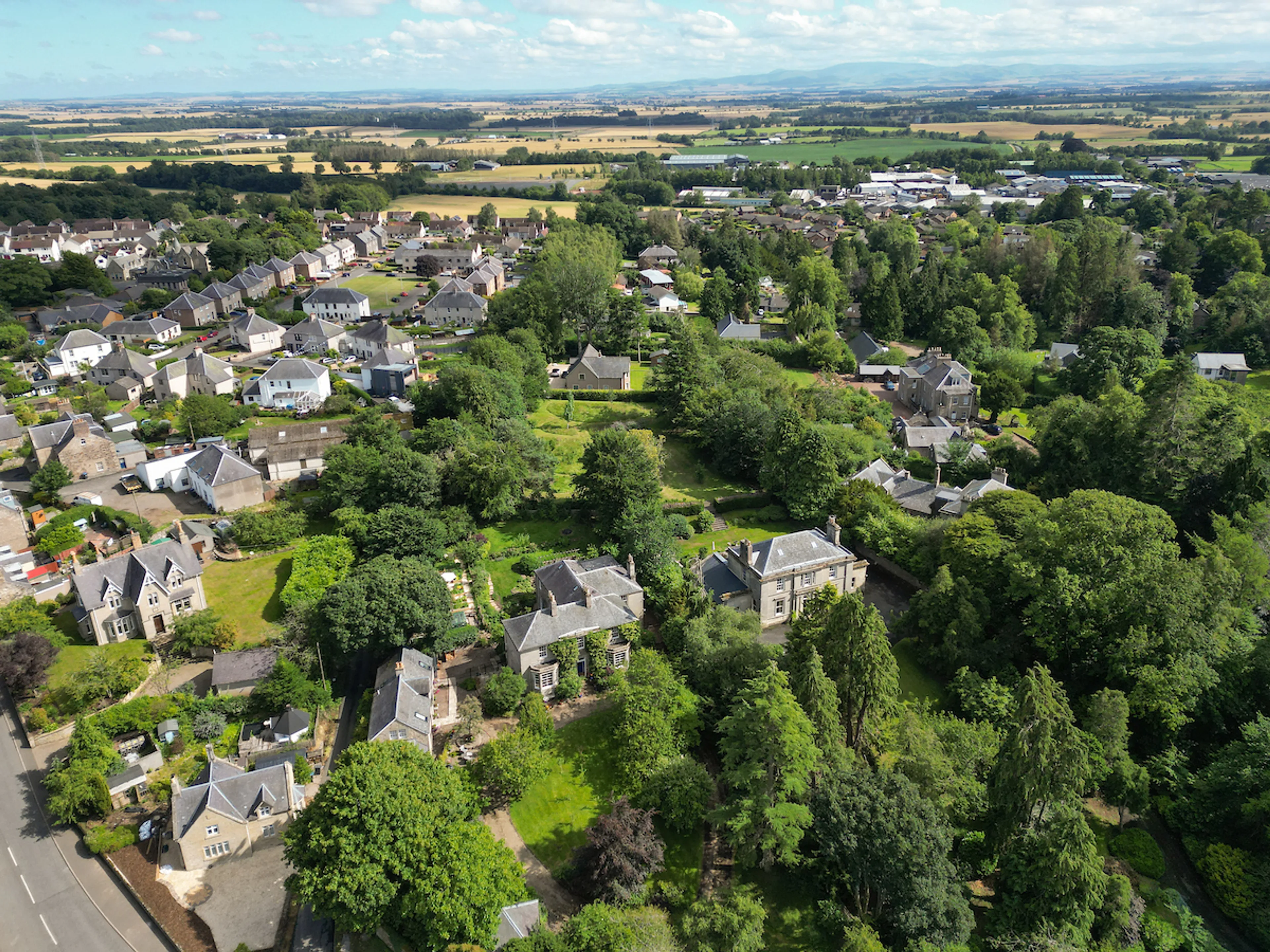 https://mr1.homeflow-assets.co.uk/files/media/image/0000/0000/bd23763cf3432a2ac9eaaeaee0ff756f/Haymount-DRONE-016.jpg