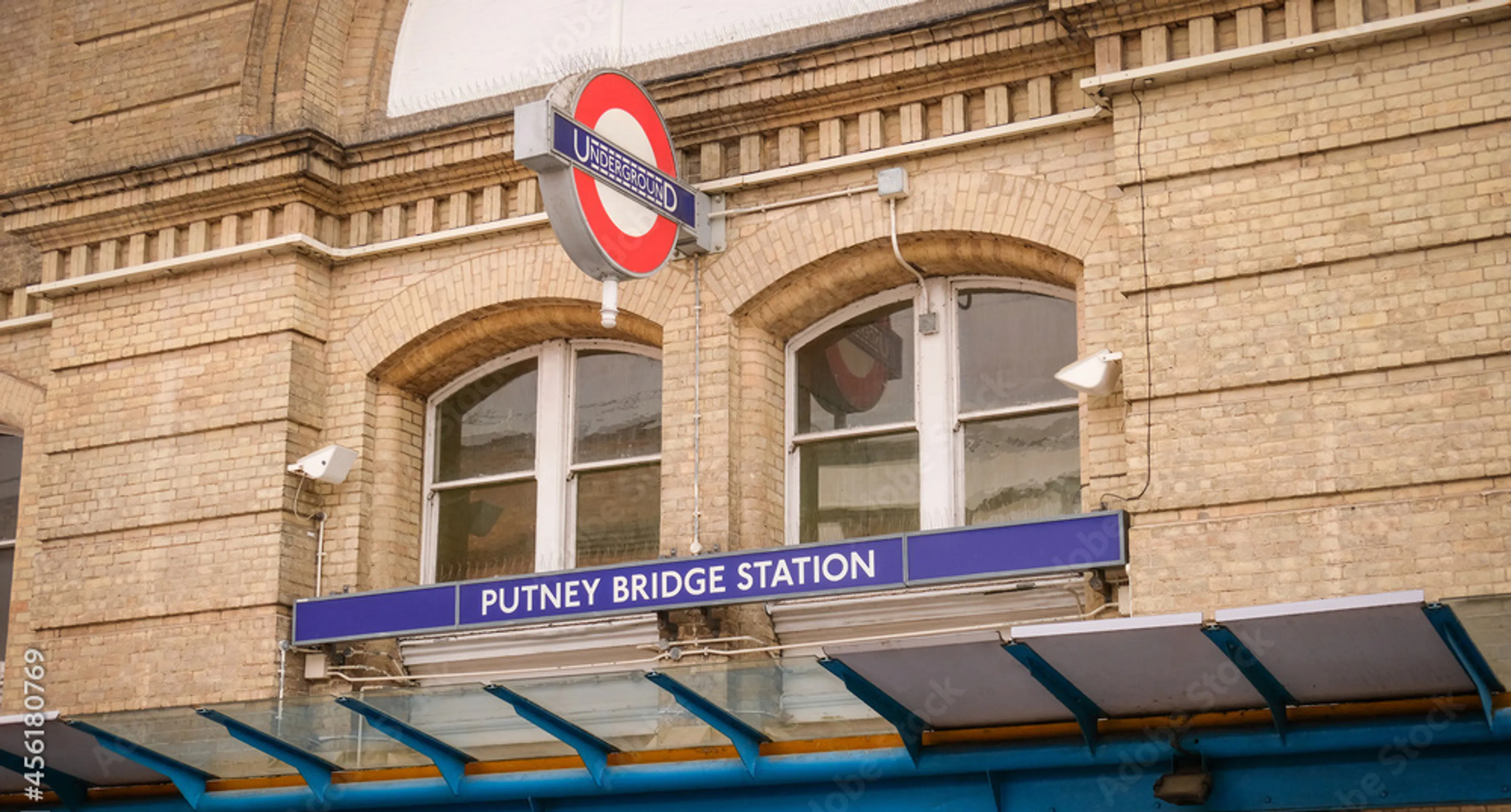 Putney-Bridge-Station.jpeg