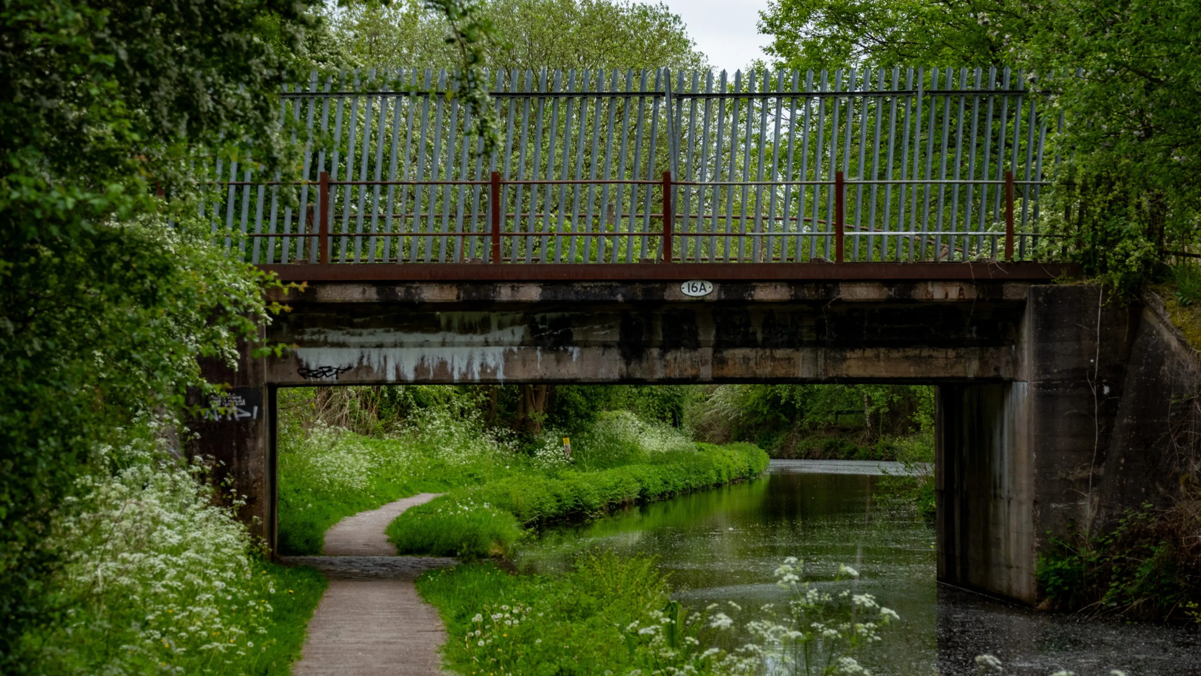 https://mr1.homeflow-assets.co.uk/files/media/image/0000/0000/dc3b37fc7df40a19fa4129ce3a21b29e/estate-and-letting-agents-milton-stoke-on-trent.jpg