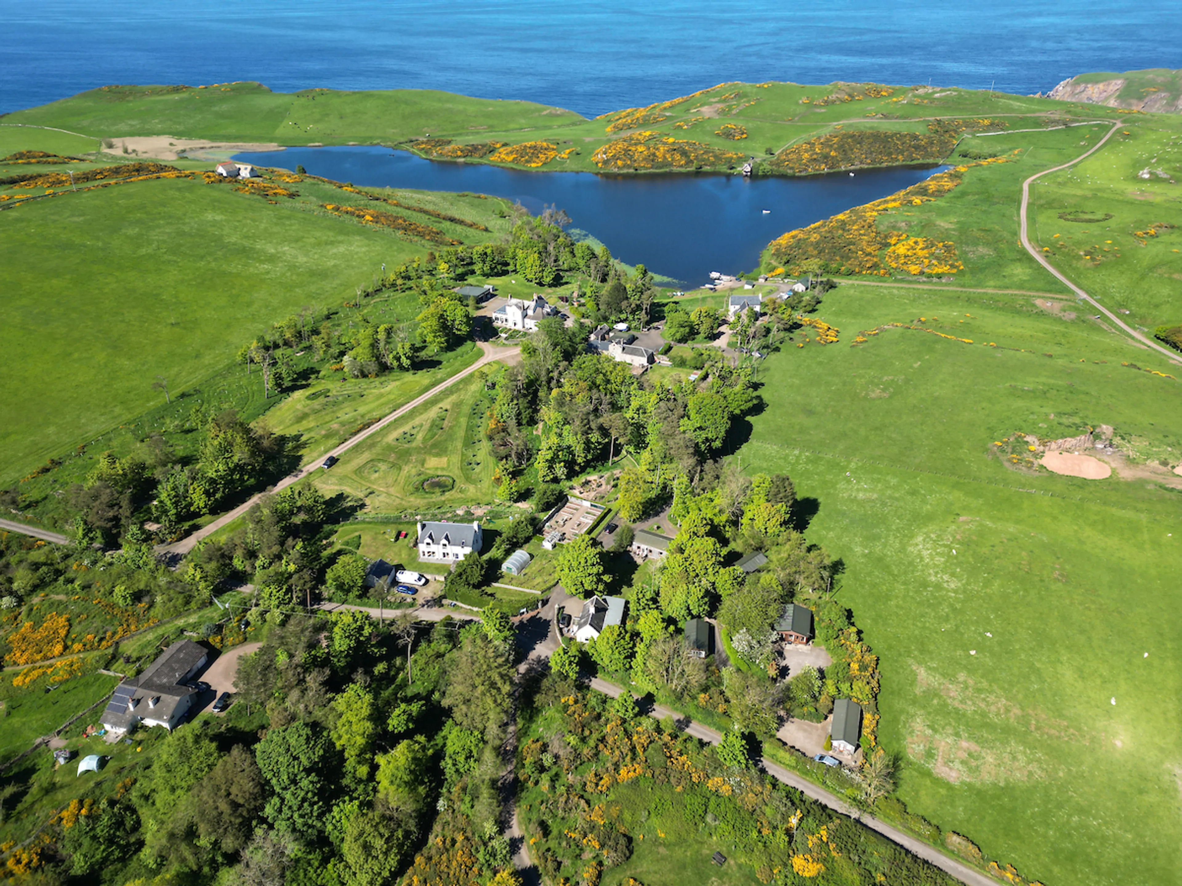 https://mr1.homeflow-assets.co.uk/files/media/image/0000/0000/f0ae6be6c1172f0448f46f658b8da53e/ColdinghamLoch-DRONE-037.jpg