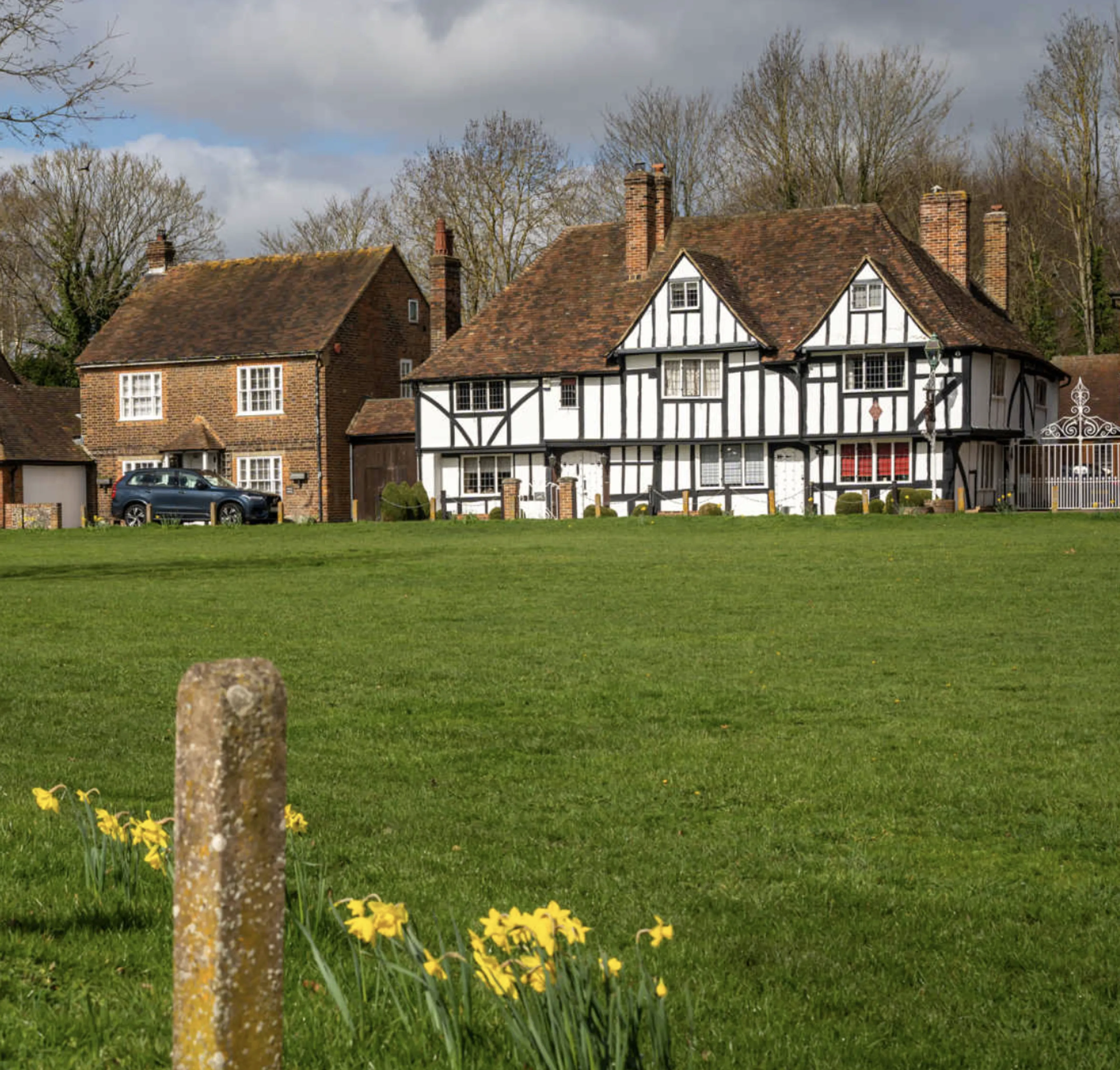 https://mr1.homeflow-assets.co.uk/files/media/image/0000/0000/f1ecbd413470b7fc6d1b031a09b590d5/Chartham(1).png