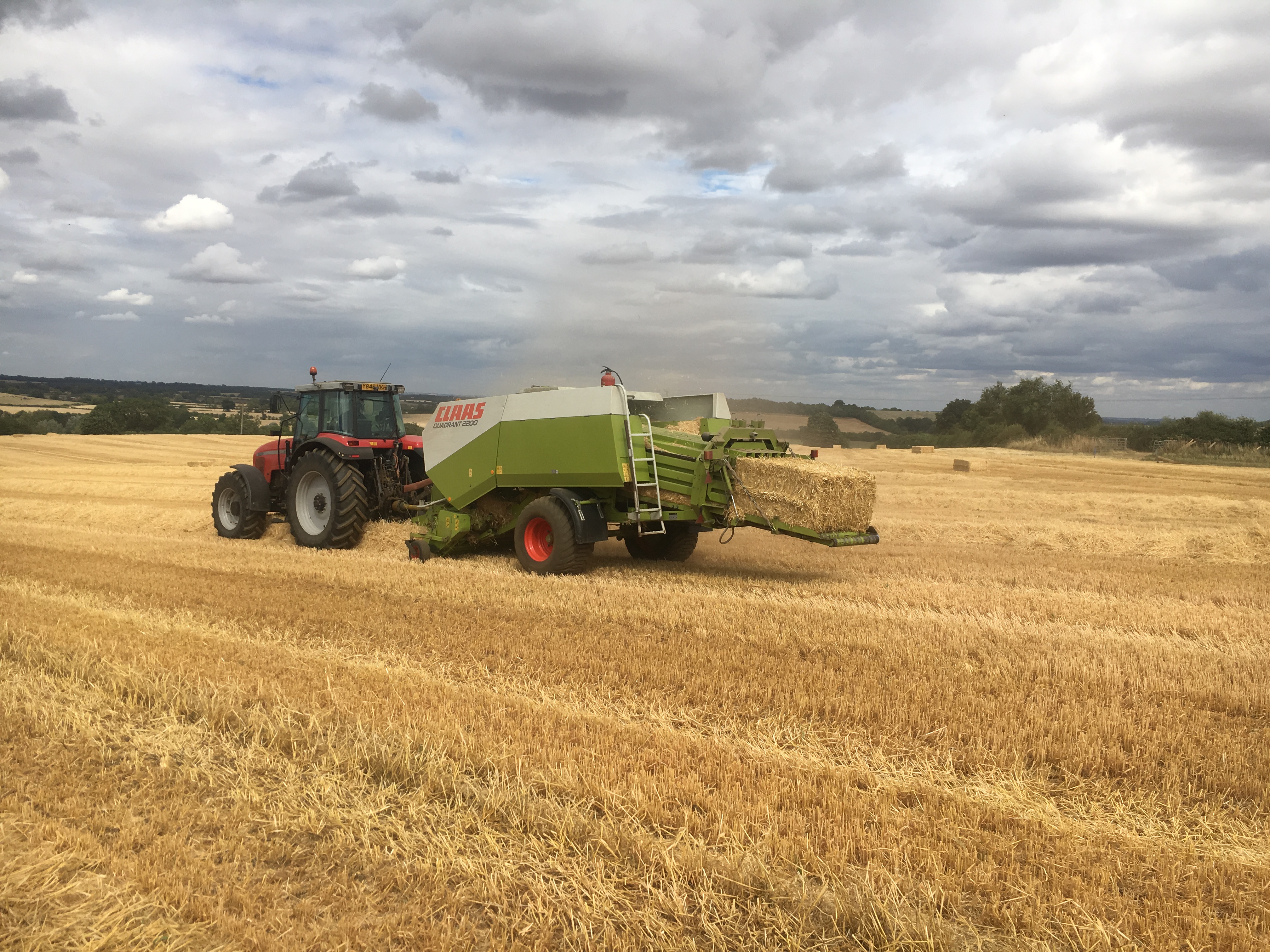 https://mr1.homeflow-assets.co.uk/files/media/image/0000/0000/44e1655a5c4d8be0ecba518b71fd68a0/Baling_2.JPG