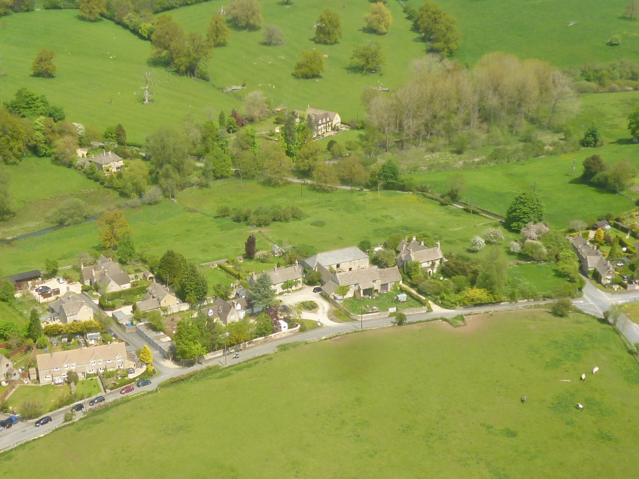 https://mr1.homeflow-assets.co.uk/files/media/image/0000/0000/4e4d981ae1a94c9314f3cca9df35d730/aerial.JPG