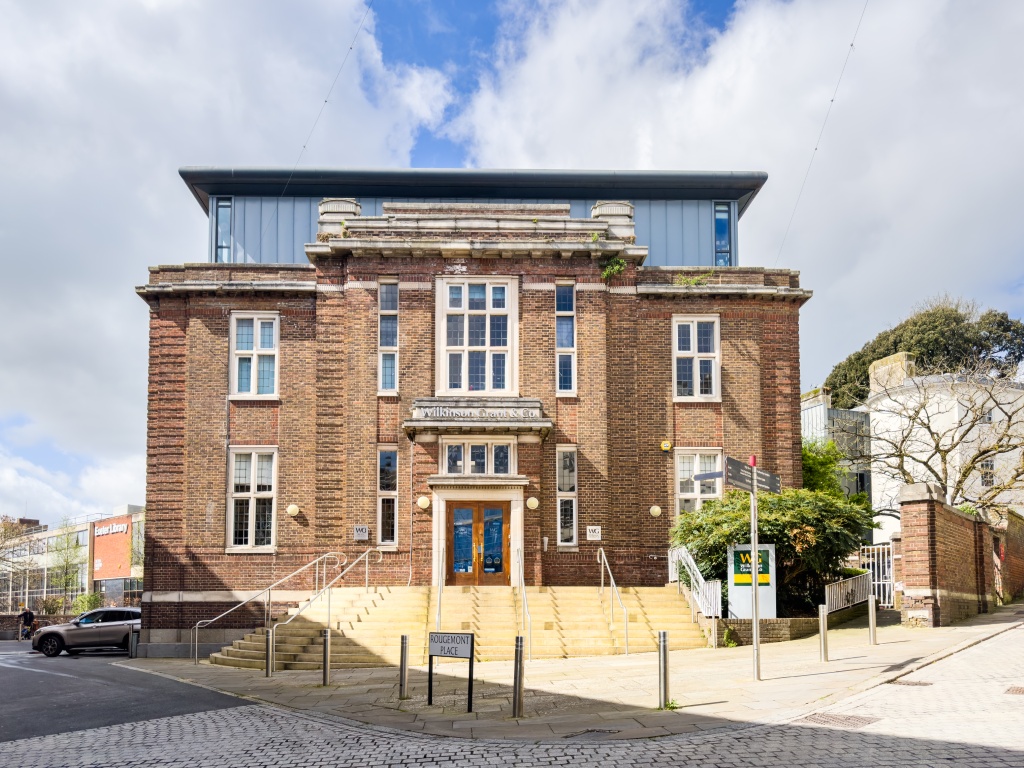 https://mr1.homeflow-assets.co.uk/files/media/image/0000/0000/51f0c7eb2833a0cbb7b3f99a3dcb34c9/ExeterOffice(Medium).jpg