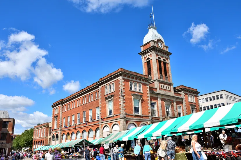 https://mr1.homeflow-assets.co.uk/files/media/image/0000/0000/61d8c637146958e75bf5063c11786819/Chesterfield_market_Derbyshire_UK_2.jpg