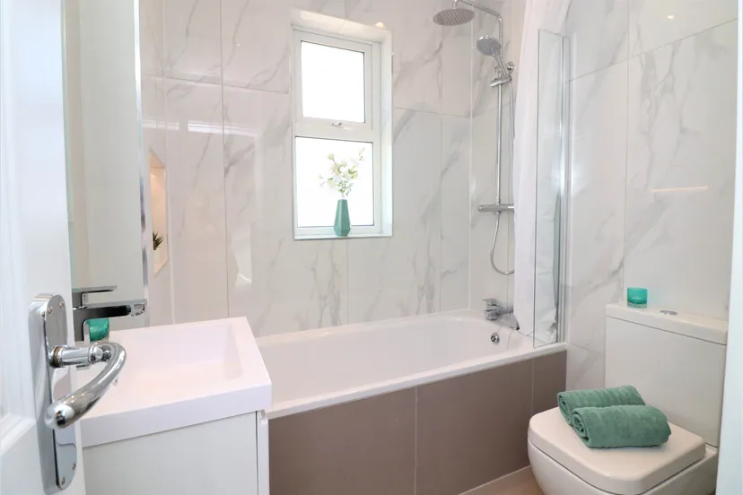 Bathroom.JPG