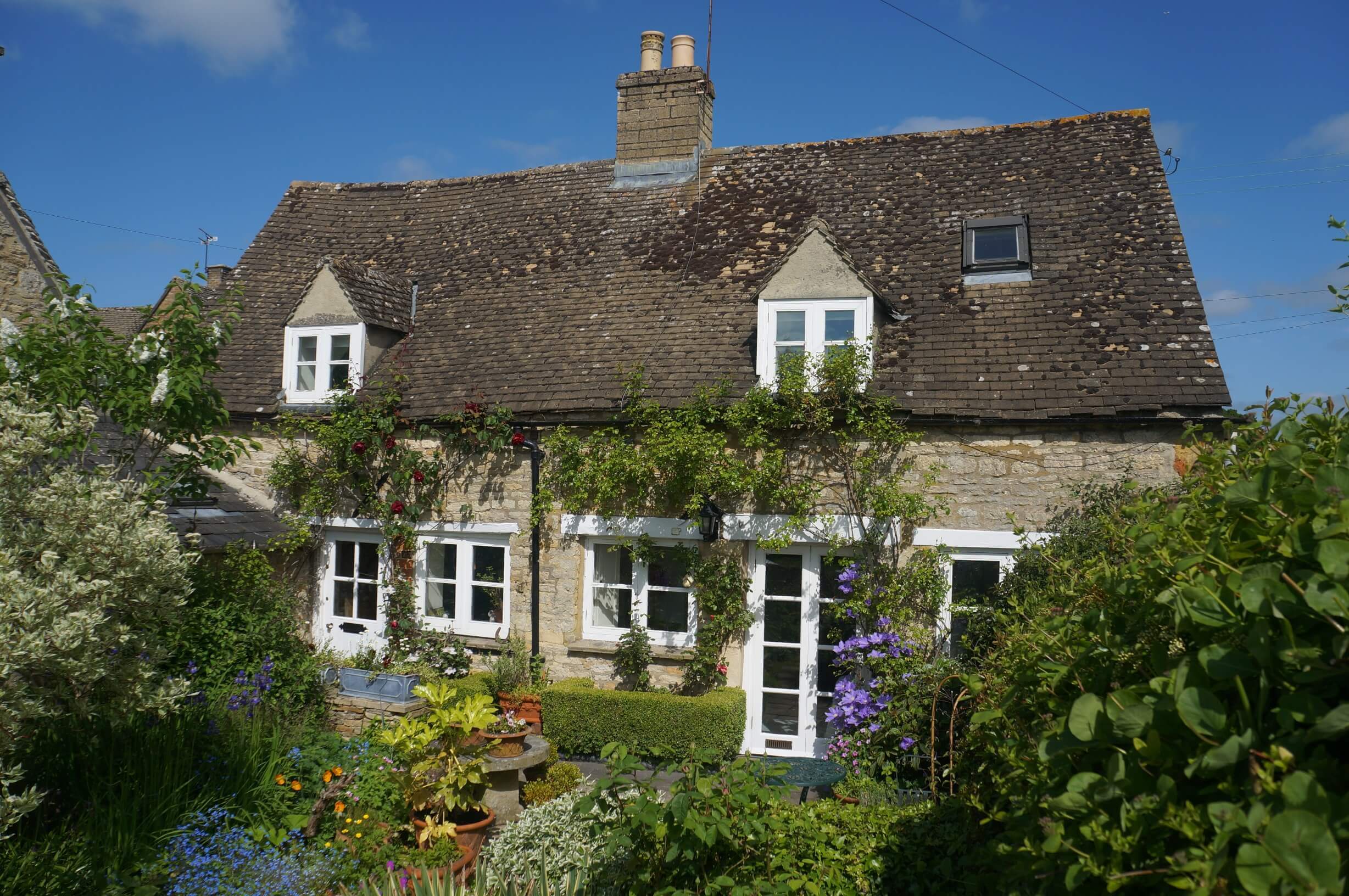 https://mr1.homeflow-assets.co.uk/files/media/image/0000/0000/d20c65c33eefc8a0d2f8965f72cb4eb4/residential.jpg