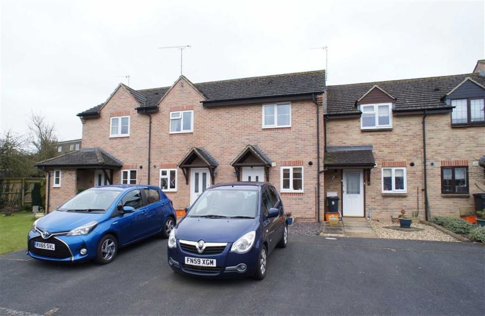 2 bedroom property for sale in Highworth £184,950