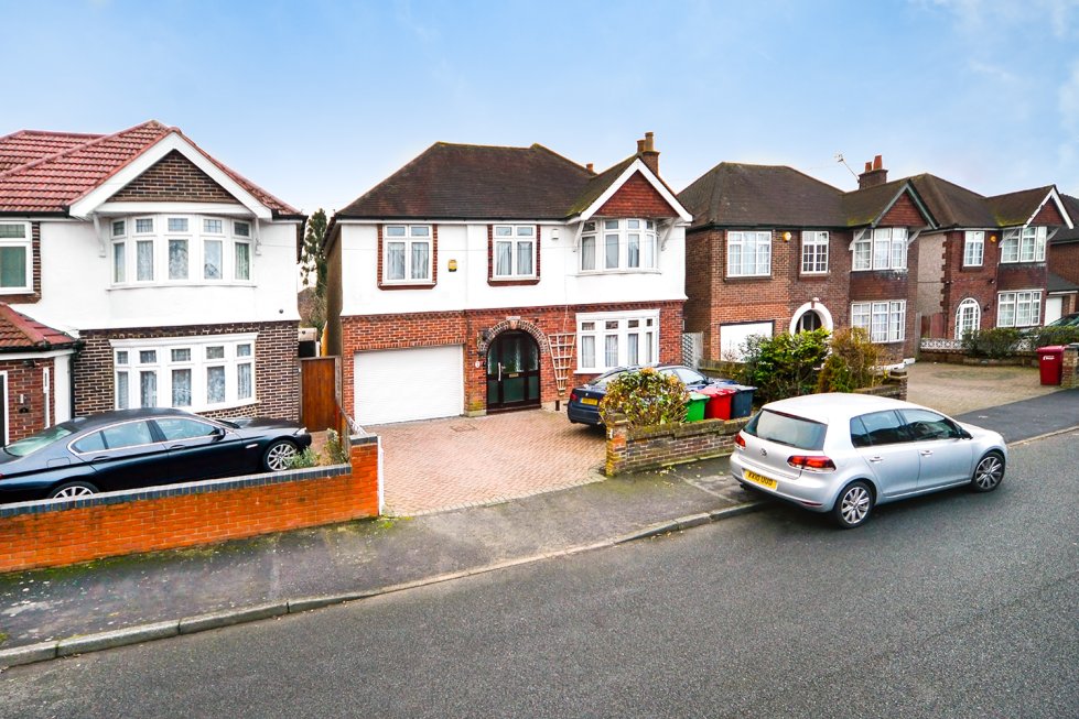 5 bedroom property for sale in Langley Offers in excess of £675,000