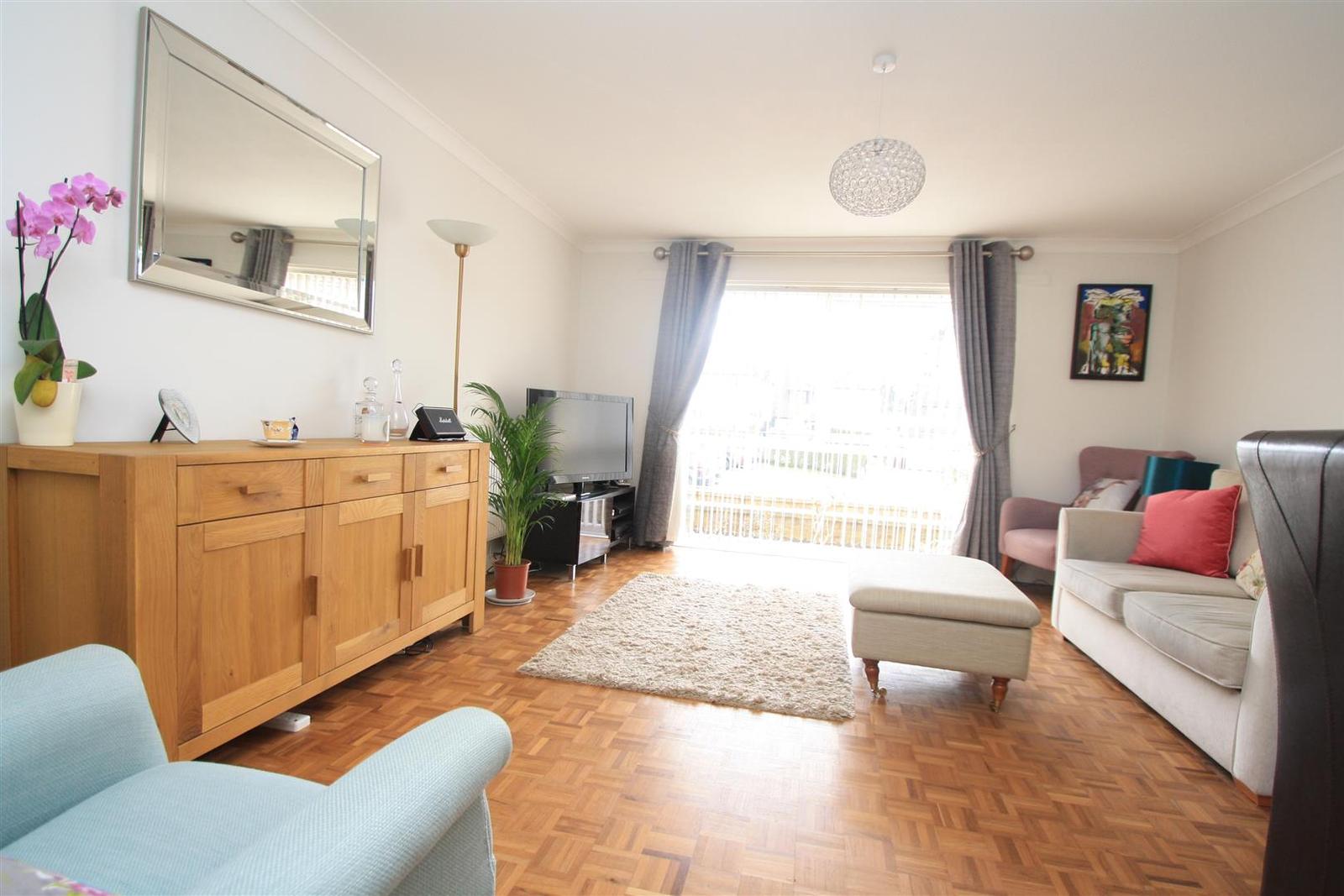 2 bedroom property for sale in Blacketts Wood Drive, Chorleywood