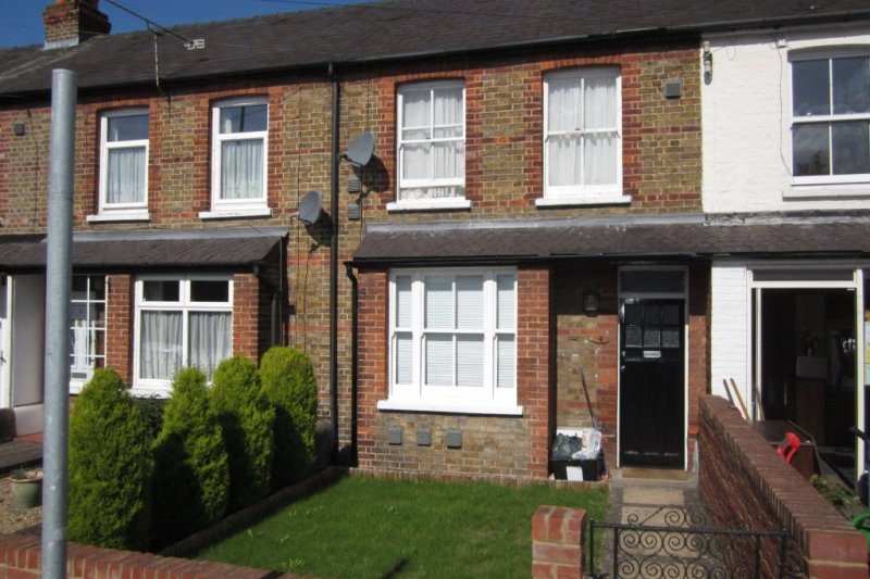 2 bedroom property for sale in OLD WINDSOR £350,000