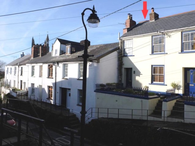 A Tastefully Presented And Carefully Restored 2 Bedroom Character Cottage Situated In Conservation Area Within Popular Pilton This Impressive Home