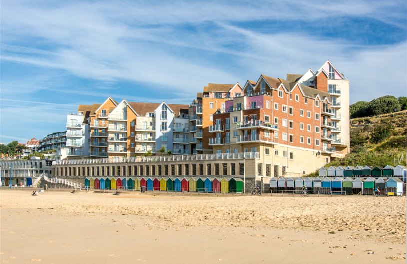 2 bedroom property to rent in Beach, Spa,