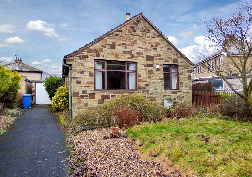 2 bedroom property for sale in Brackenley Drive, Embsay, Skipton, BD23