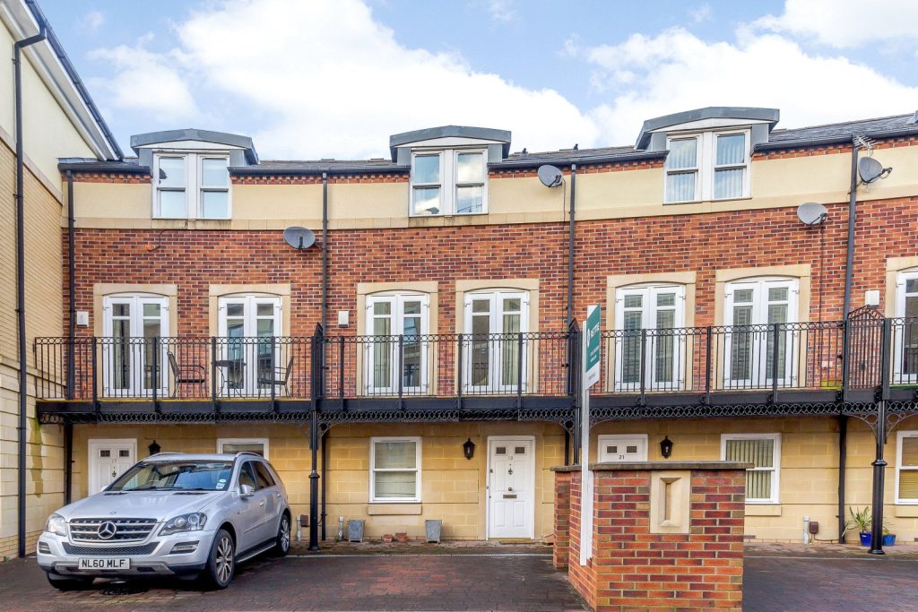 4 bedroom house for sale in Grove Park Crescent, Gosforth, Newcastle