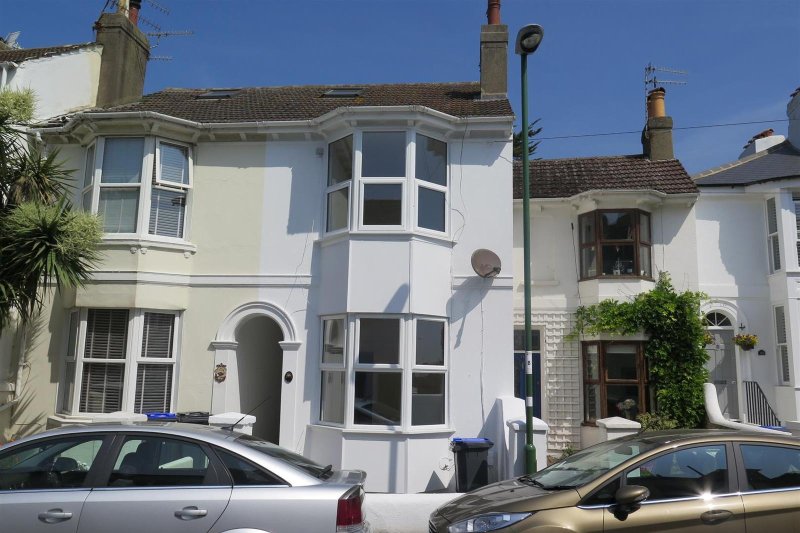 2 bedroom property for sale in New Road, ShorehamBySea £409,950