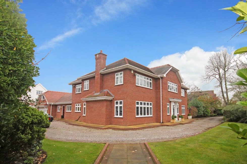 5 bedroom property for sale in Waterloo Road, Birkdale, Southport, PR8