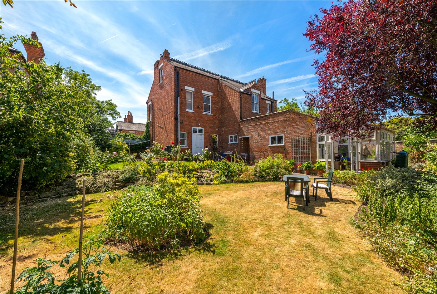 6 bedroom property for sale in Beacon Hill Road, Newark, NG24 £475,000