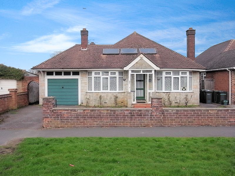 3 bedroom property for sale in Fairlands, Guildford £405,000