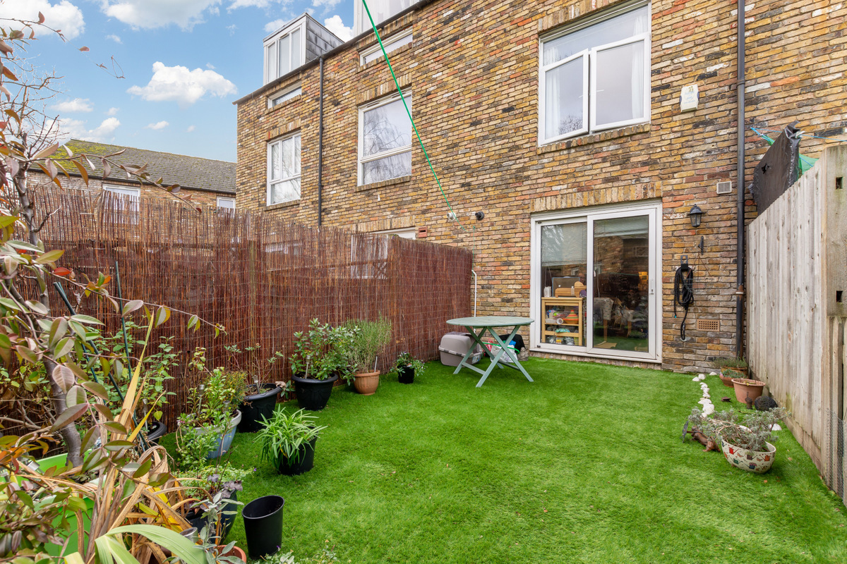 3 bedroom property for sale in Dunbar Street £520,000