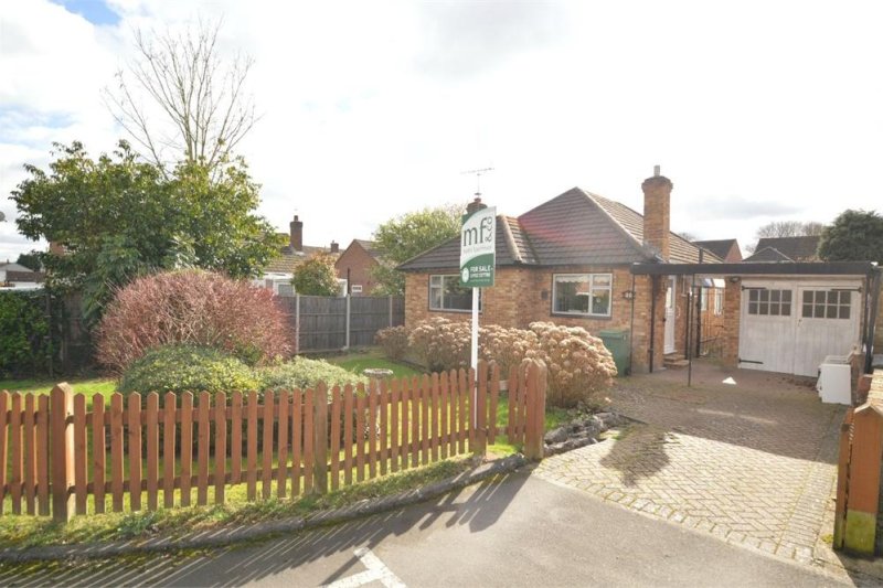 3 bedroom property for sale in Burlea Close, HERSHAM VILLAGE, Surrey £575,000