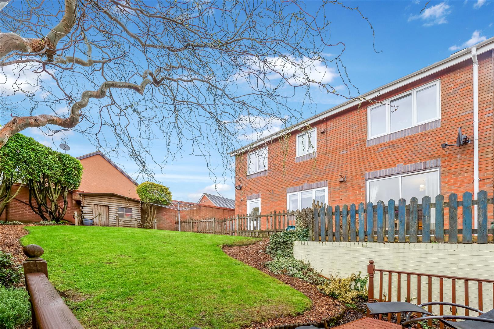 5 bedroom property for sale in Foxholes Lane, Callow Hill, Redditch £