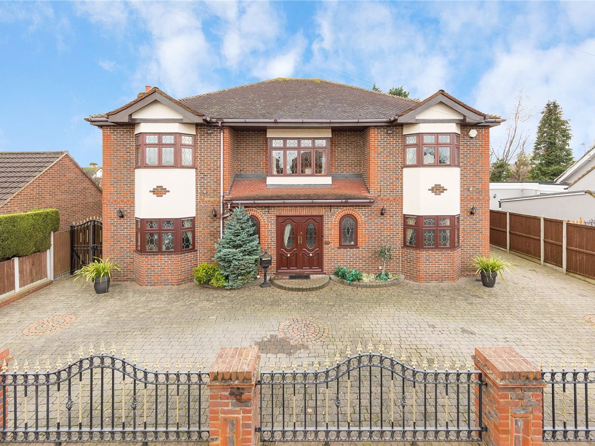 6 bedroom property for sale in Parkstone Avenue, Emerson Park