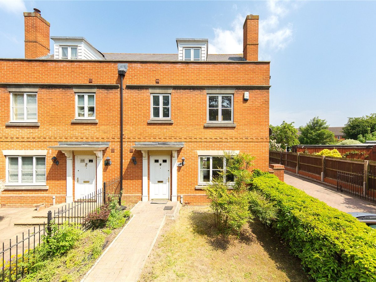 4 bedroom property for sale in Arbour Lane, Chelmsford, Essex, CM1