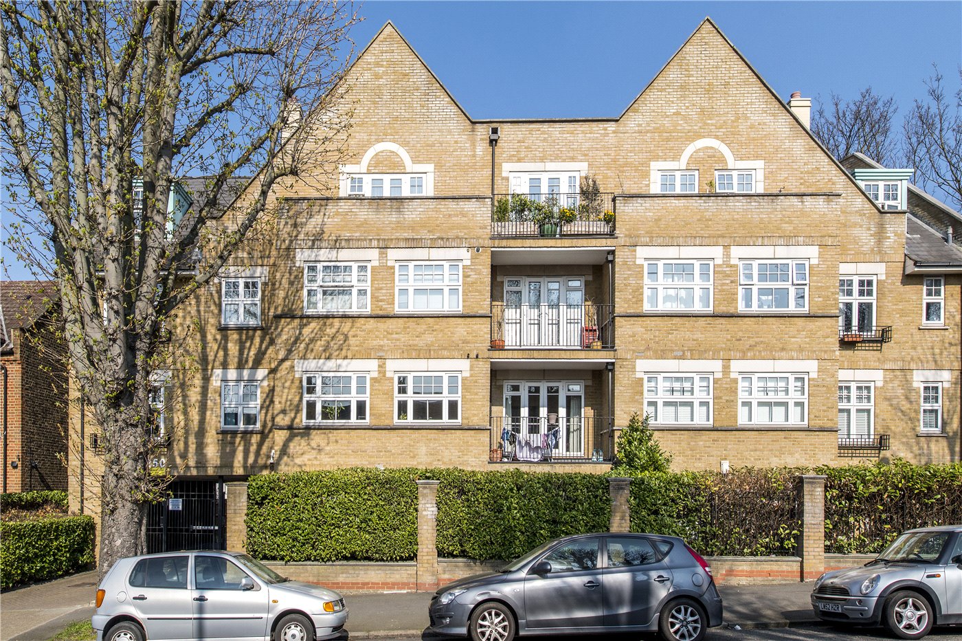 2 bedroom property to rent in Rosendale Road, Herne Hill, London, SE24