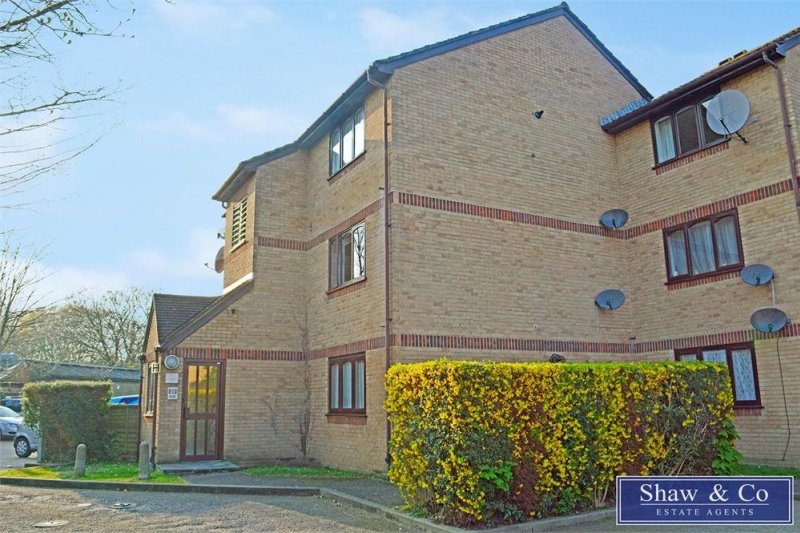 1 bedroom property for sale in Harewood Terrace, SOUTHALL, Middlesex