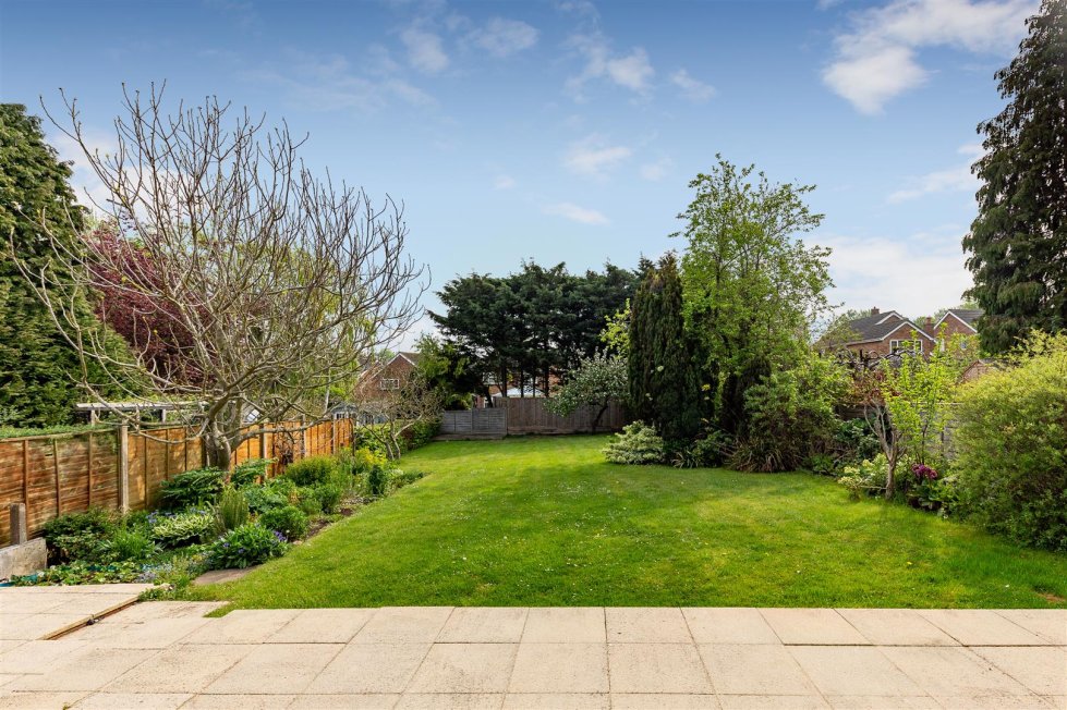 3 bedroom property for sale in Lordship Lane, Letchworth Garden City