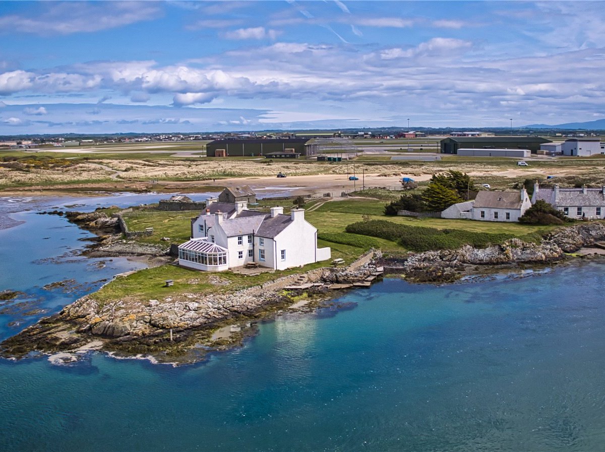 JacksonStops 6 bedroom property for sale in Llanfair Yn Neubwll