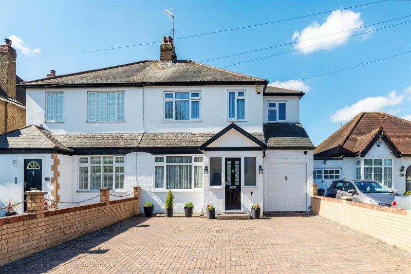 4 bedroom property for sale in Chessington, Surrey Offers in excess