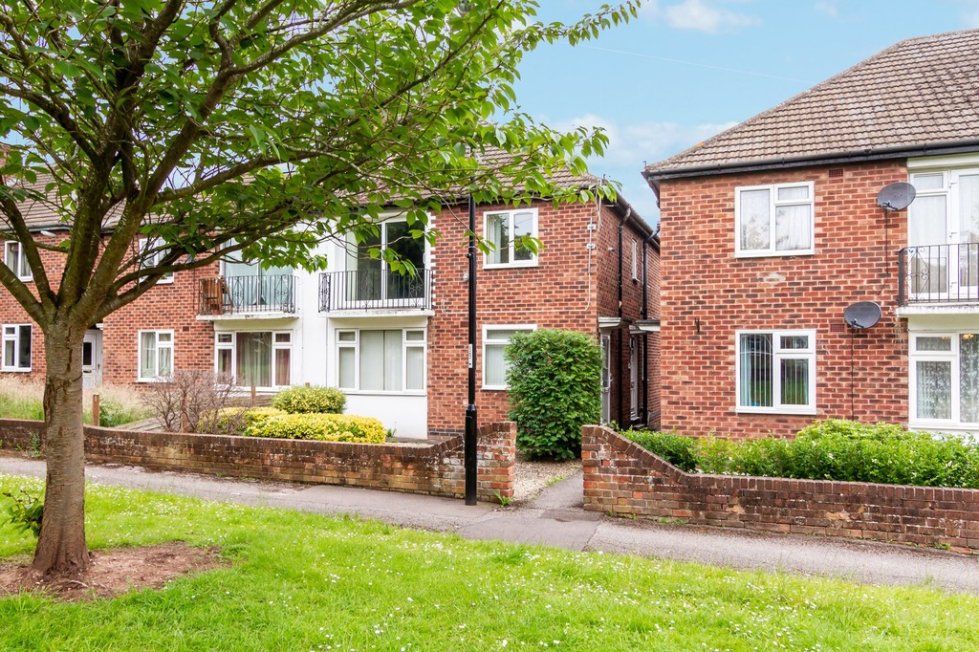 2 bedroom property for sale in Sedgemoor Road, Stonehouse Estate