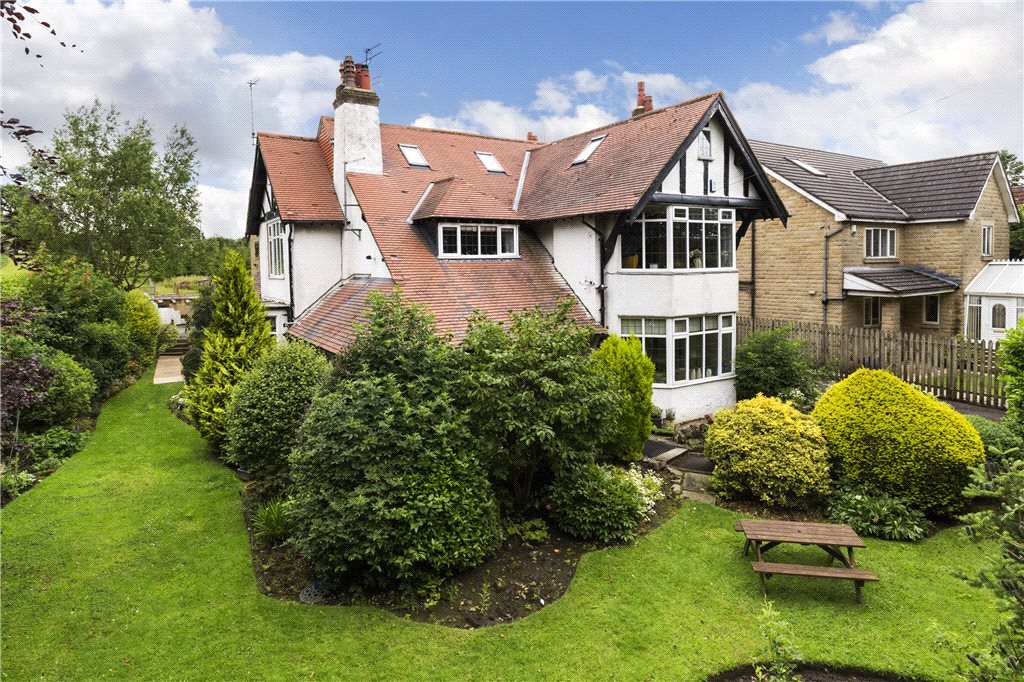 2 bedroom property to let in Flat 1, 15 Kings Road, Bramhope, LS16 £