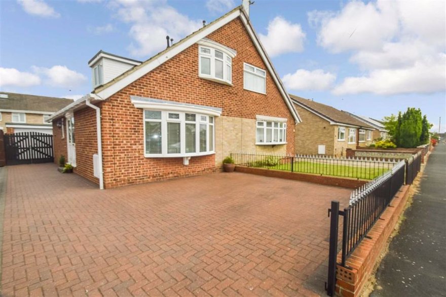 3 bedroom property for sale in Thorndale, Sutton Park, Hull, HU7 £150,000 3 bedroom property for sale in Thorndale, Sutton Park, Hull, HU7 £150,000