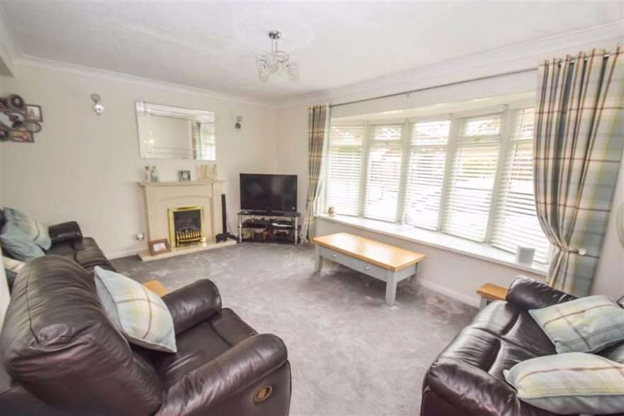 3 bedroom property for sale in Thorndale, Sutton Park, Hull, HU7 £150,000