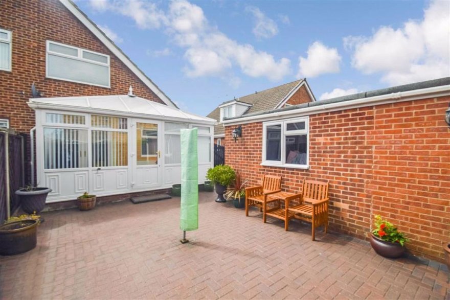 3 bedroom property for sale in Thorndale, Sutton Park, Hull, HU7 £150,000