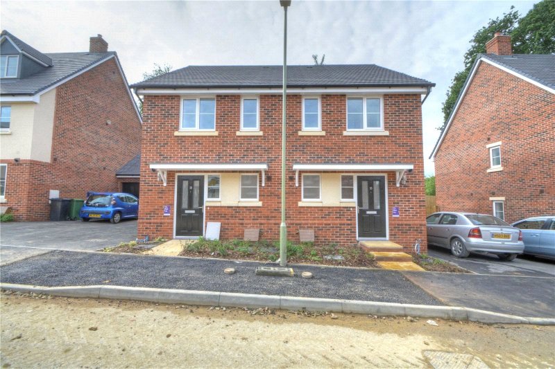 2 bedroom property for sale in Longmoor Road, Liphook, Hampshire, GU30