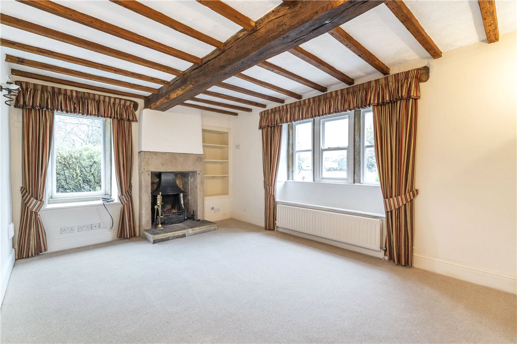 4 bedroom property to let in Thorpe Lane, Little Hawksworth, Guiseley