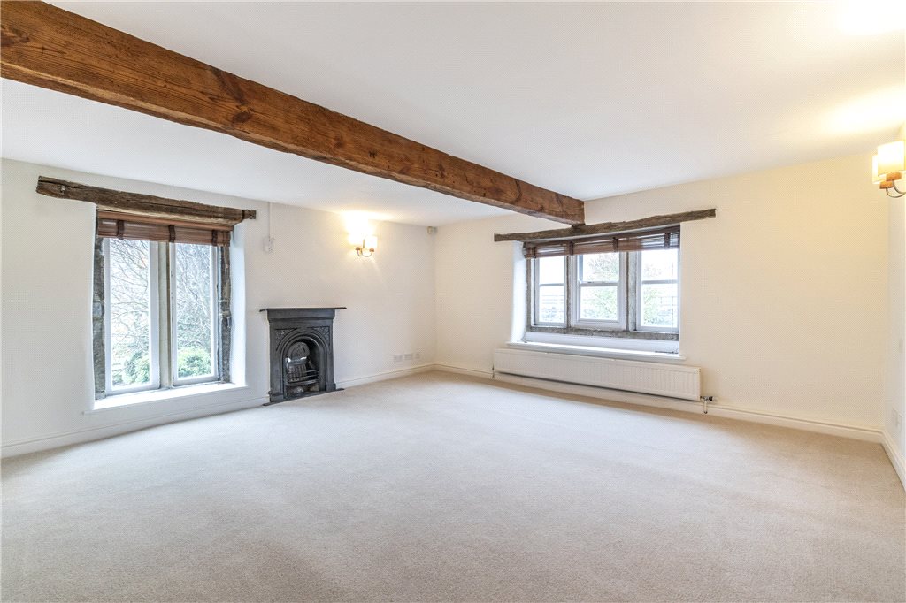 4 bedroom property to let in Thorpe Lane, Little Hawksworth, Guiseley