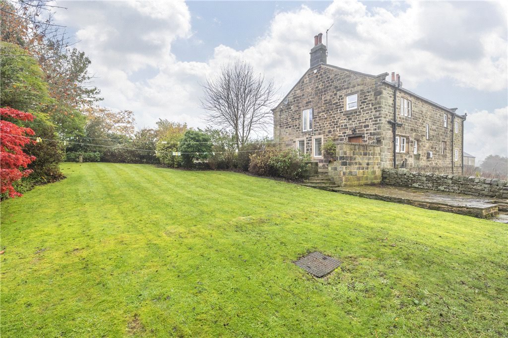 4 bedroom property to let in Thorpe Lane, Little Hawksworth, Guiseley