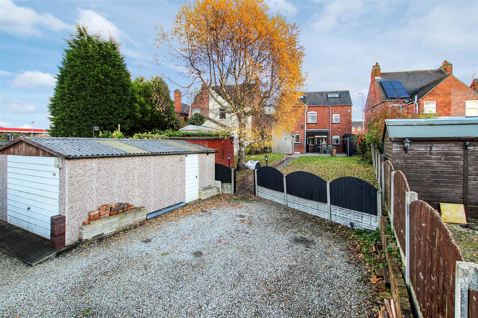 4 bedroom property for sale in High Street, Measham £270,000