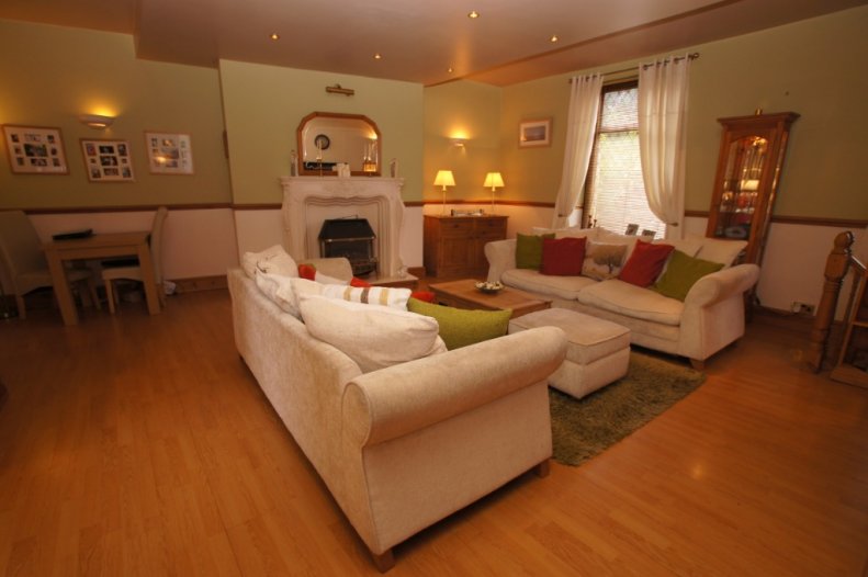 5 Bedroom Town House For Sale In Beckett Street Lees Oldham Ol4