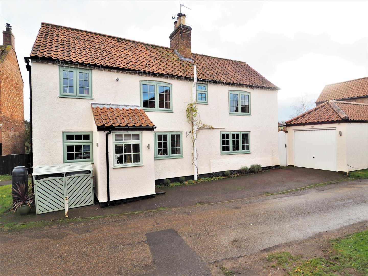 3 bedroom property for sale in Holly Cottage, South End, Collingham
