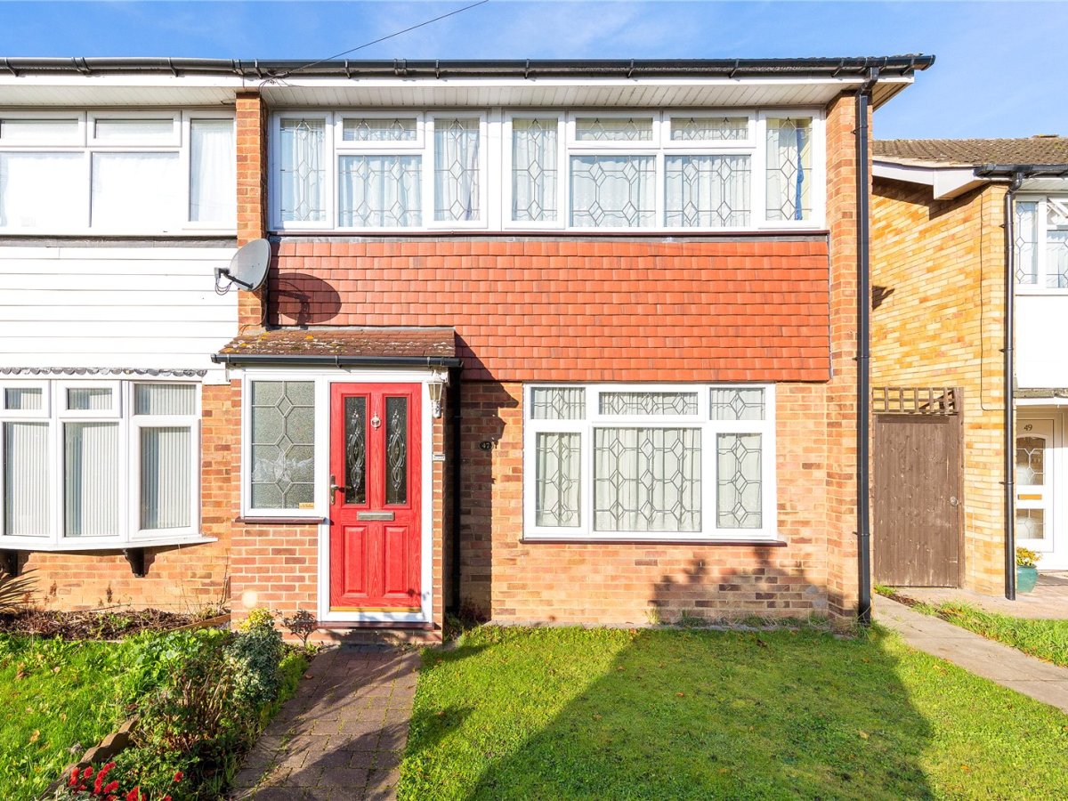 3 bedroom property for sale in West Malling Way, Hornchurch, RM12