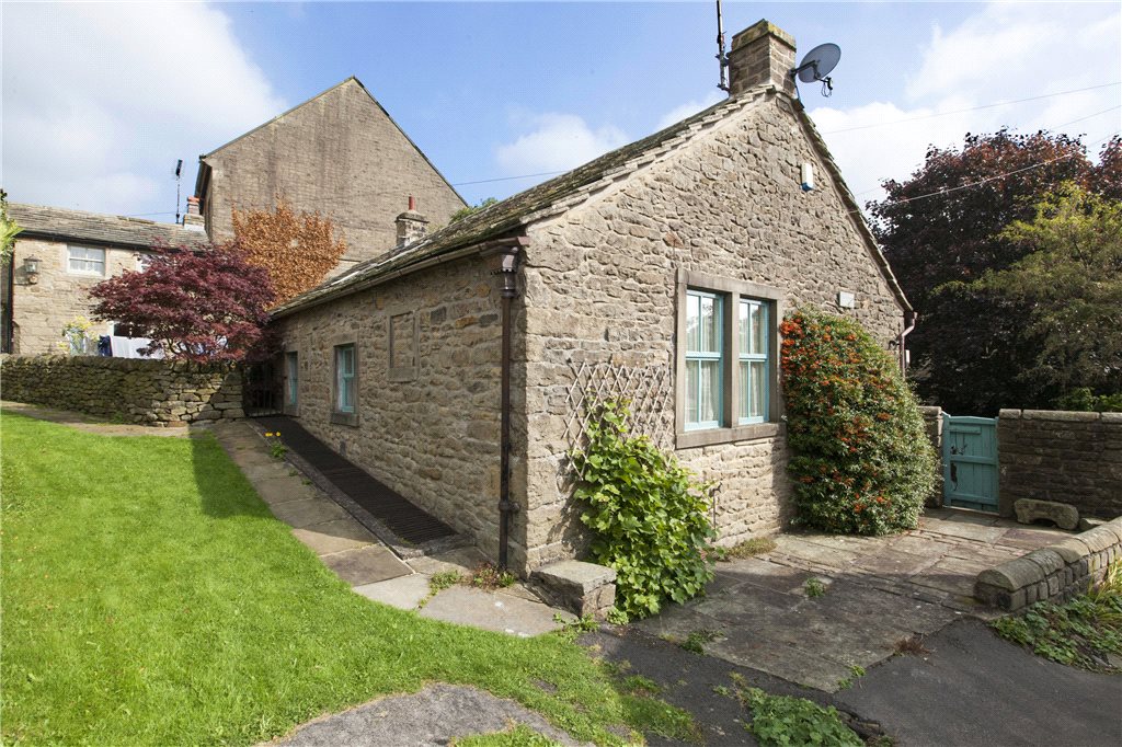 4 bedroom property for sale in Earby Road, Salterforth, Barnoldswick