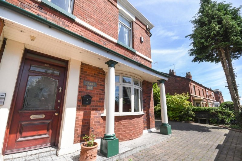 3 bedroom property for sale in Dentons Green Lane, Dentons Green, St